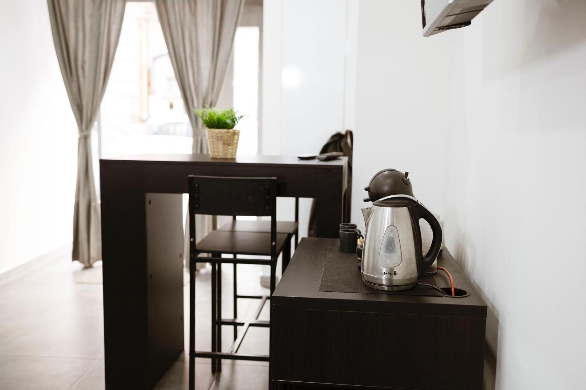 116, Host Naples