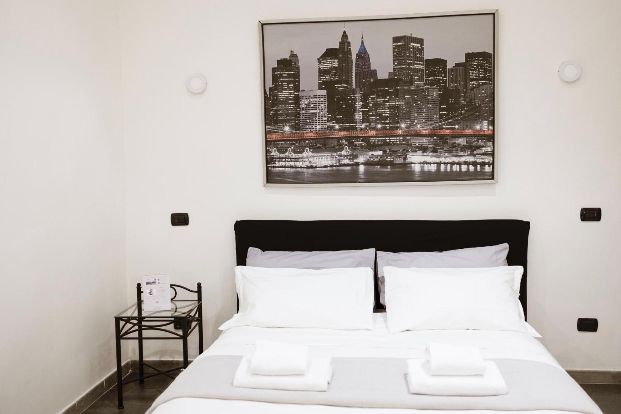 Apartment 116, Host Naples