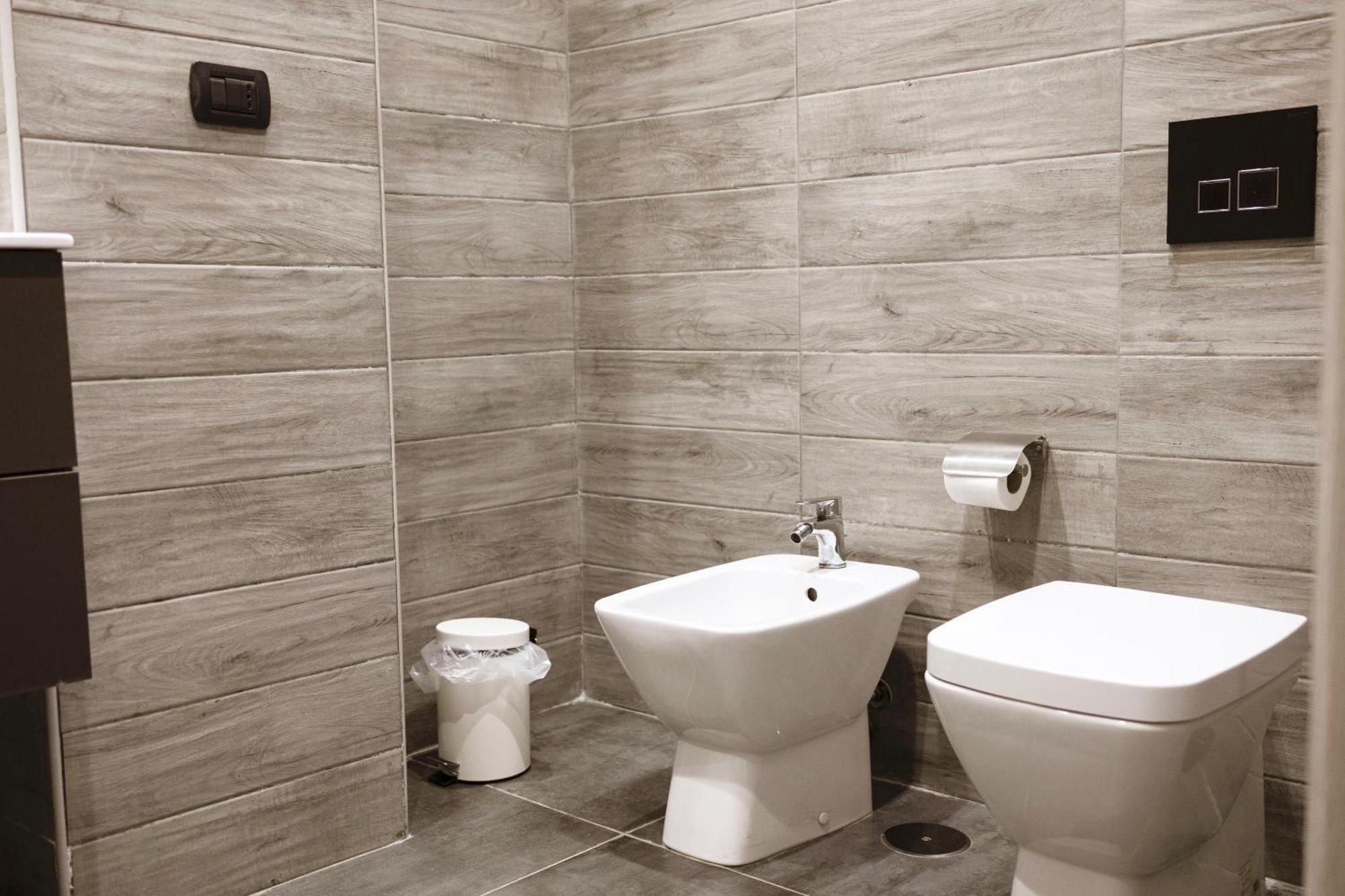 Apartment 116, Host Naples