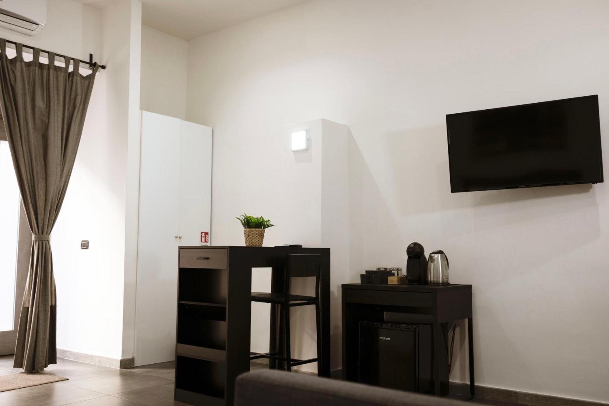 Apartment 116, Host *
